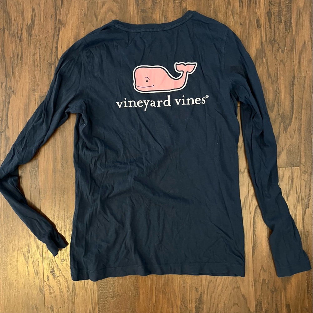 Vineyard Vines Navy Blue Long Sleeve Shirt with Pink Whale Logo size Medium